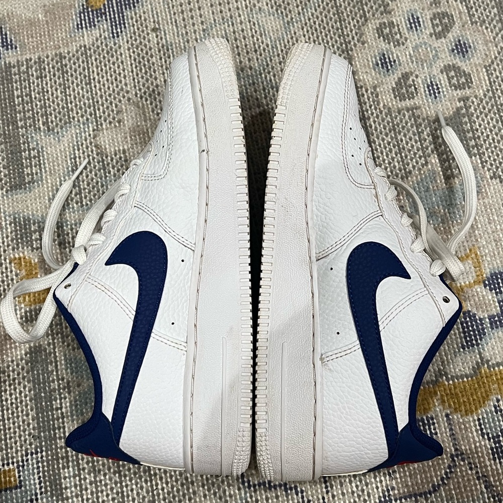 Boys Nike Air Force 1 - size 6y